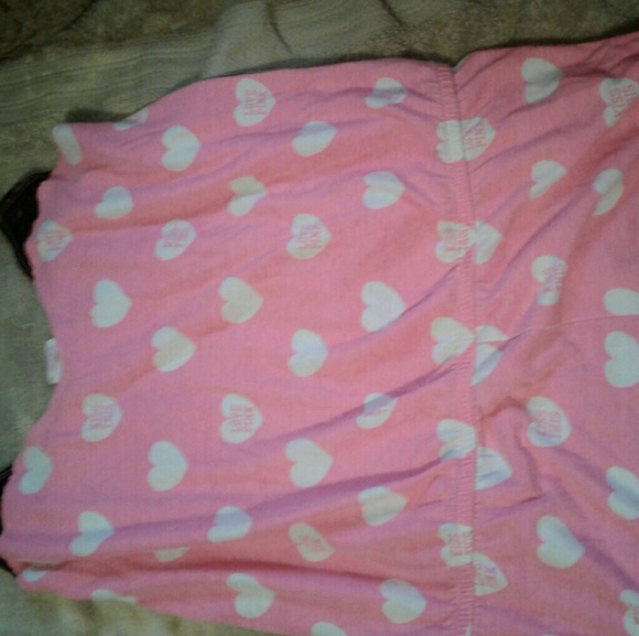 vs pink. e - Picture 2 of 2